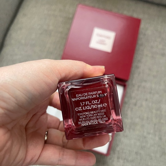 Tom Ford Lost Cherry gift Set - Rich Red Design - Picture 3 of 4